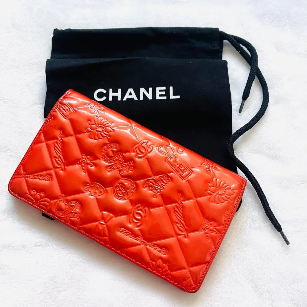 CHANEL Patent Leather Mademoaelle Lucky Symbols Bi-Fold Wallet